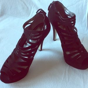 Thin cut out blk suede